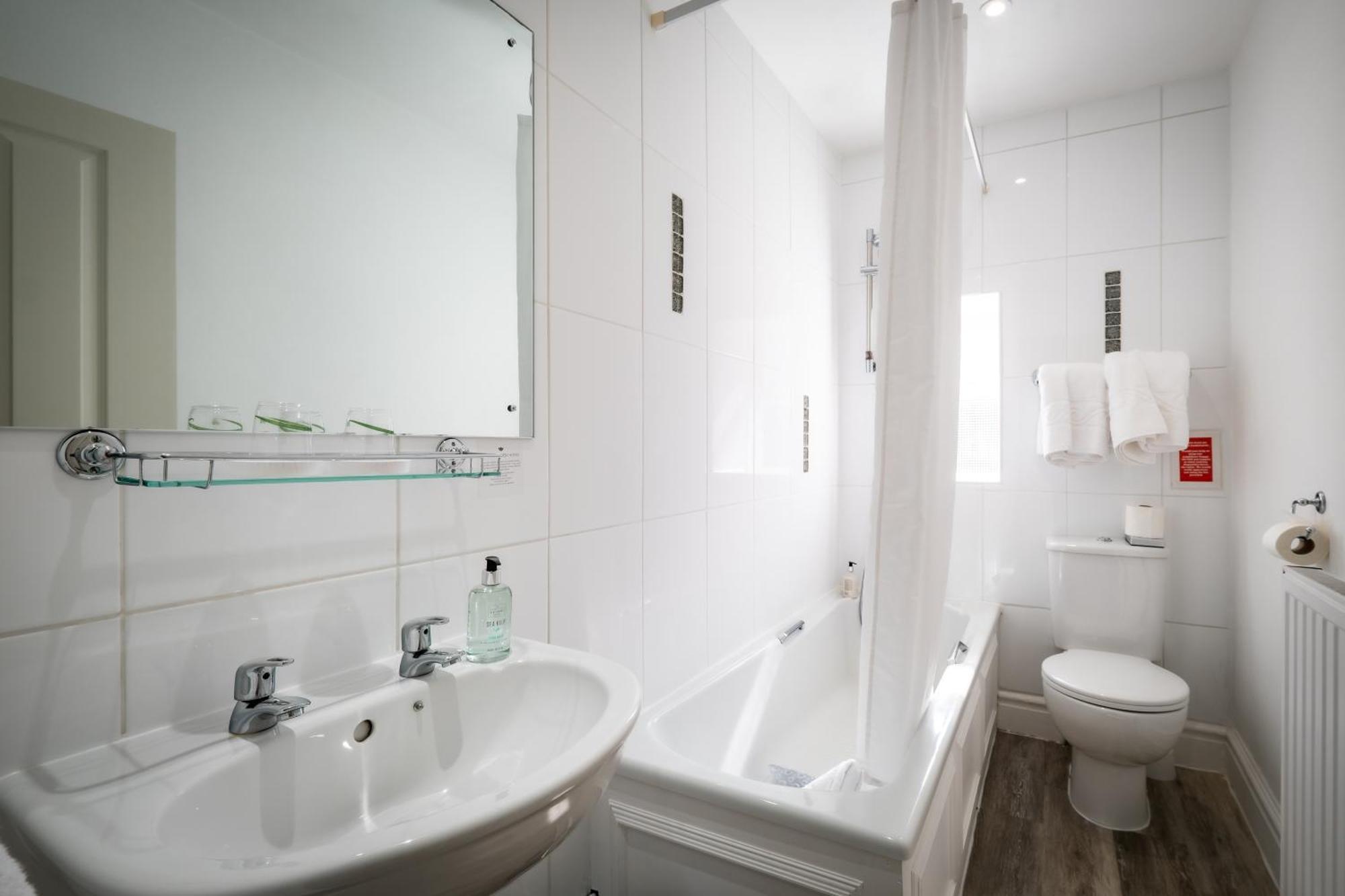 Отель Ambleside Townhouse Экстерьер фото